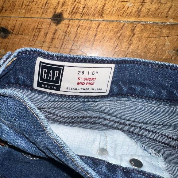 Gap white 5” preppy minimalist classic size 28 shorts - Picture 2 of 3